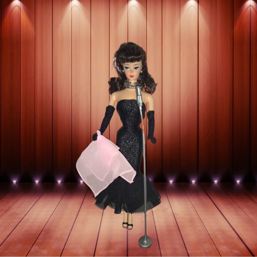 I Sang at The Velvet Moonglow Room, Then a Famous Couple Found Me